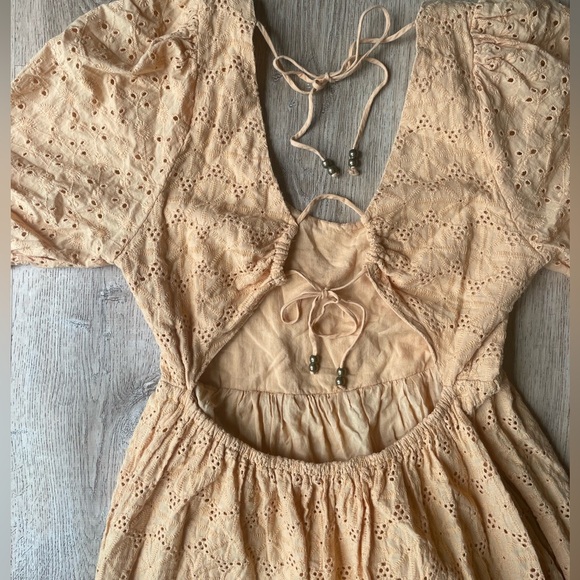 Free People Harni Eyelet Puff Sleeve Midi Dress in Peachy yellow Boho Open Back - Picture 7 of 7